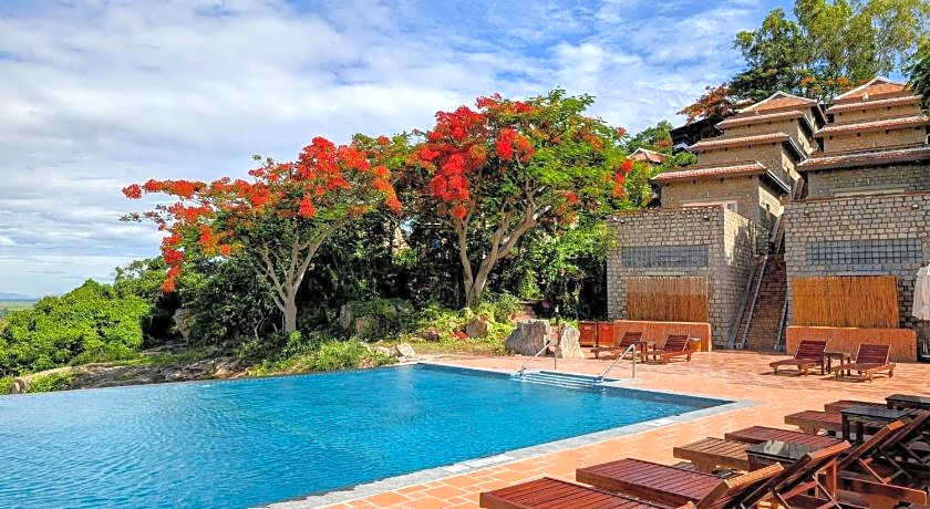 Victoria Nui Sam Lodge