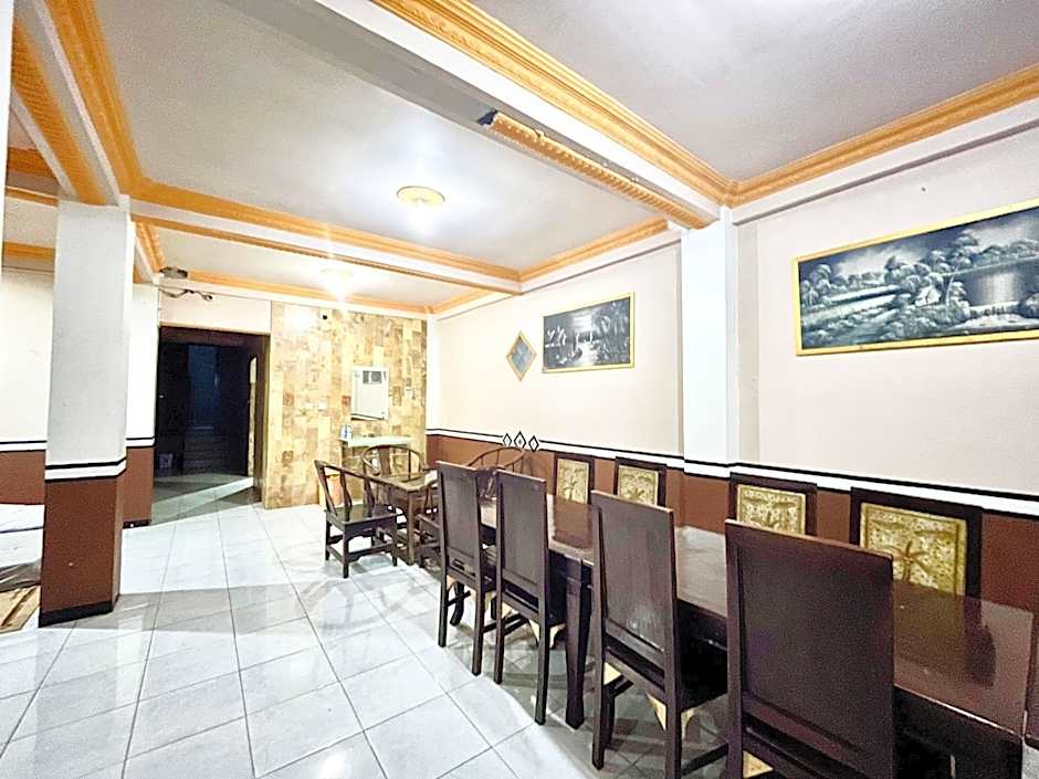 RedDoorz at Hotel Huni Raya Bromo