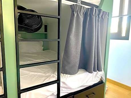 Bunk Bed in Mixed Dormitory Room