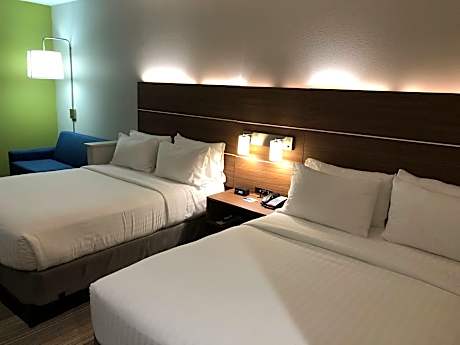 2 Queen Beds Suite Mobil Access Tub