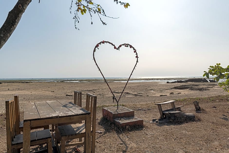 RedDoorz near Pantai Ujung Genteng