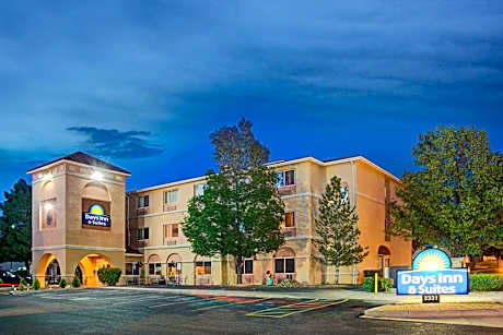 Days Inn & Suites by Wyndham Airport Albuquerque