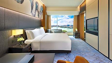 1 King Bed Classic Smoking