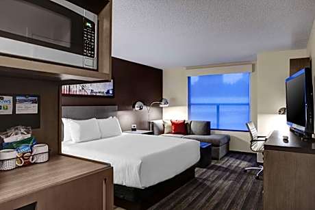 King Room with Accessible Tub - Disability Access