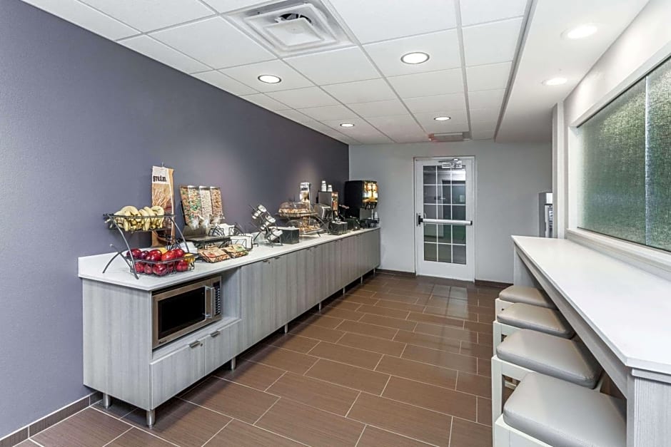 Microtel Inn & Suites by Wyndham West Fargo Near Medical Center