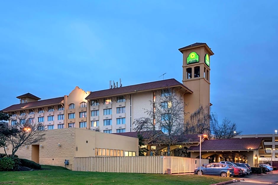 La Quinta Inn & Suites by Wyndham Sea Tac Seattle Airport