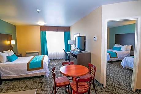 Suite with Two Queen Beds and Kitchenette - Non-Smoking