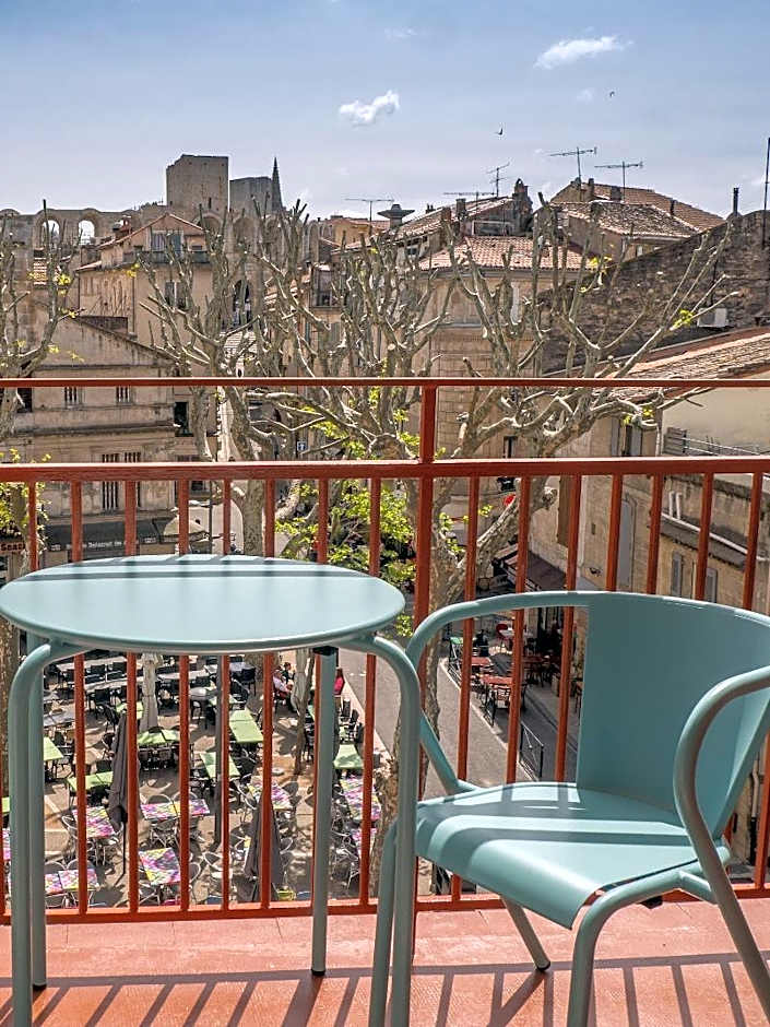 Hotel Voltaire 1 place voltaire Arles