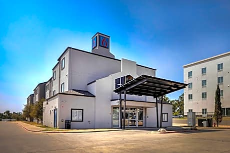 Motel 6-Cedar Park, TX