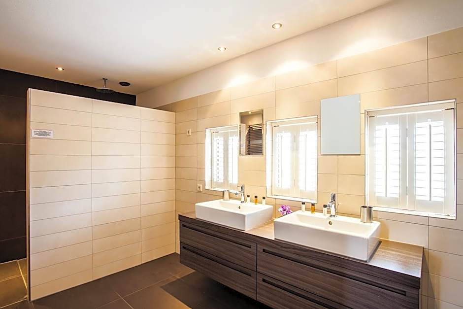 Strandhotel Dennenbos