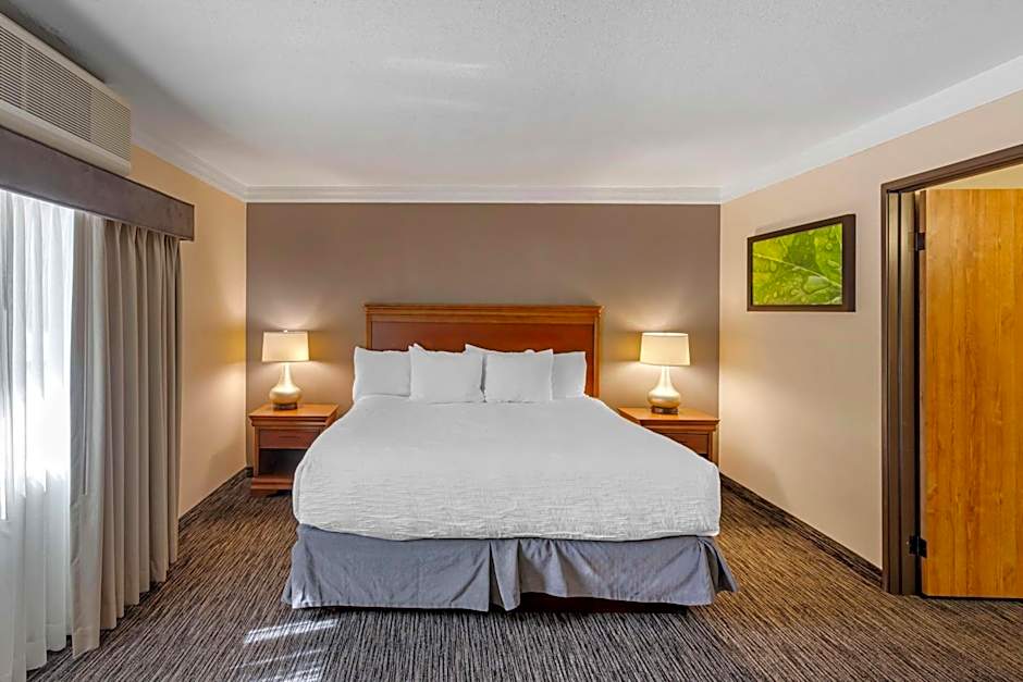 Best Western Plus Landmark Inn