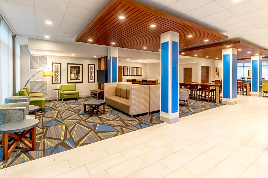 Holiday Inn Express & Suites Milwaukee - West Allis By IHG