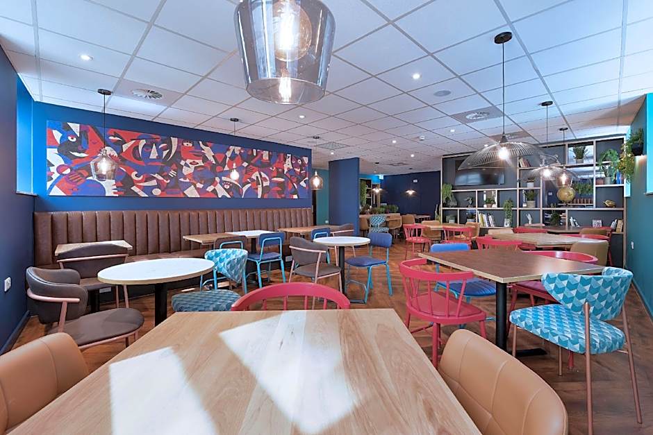 Travelodge Cardiff Central Queen Street