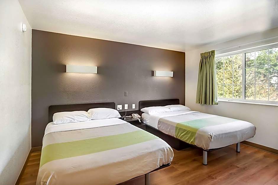 Studio 6-East Brunswick, NJ - NYC Area