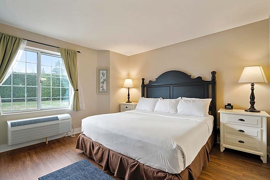 Charlevoix Inn & Suites SureStay Collection by Best Western