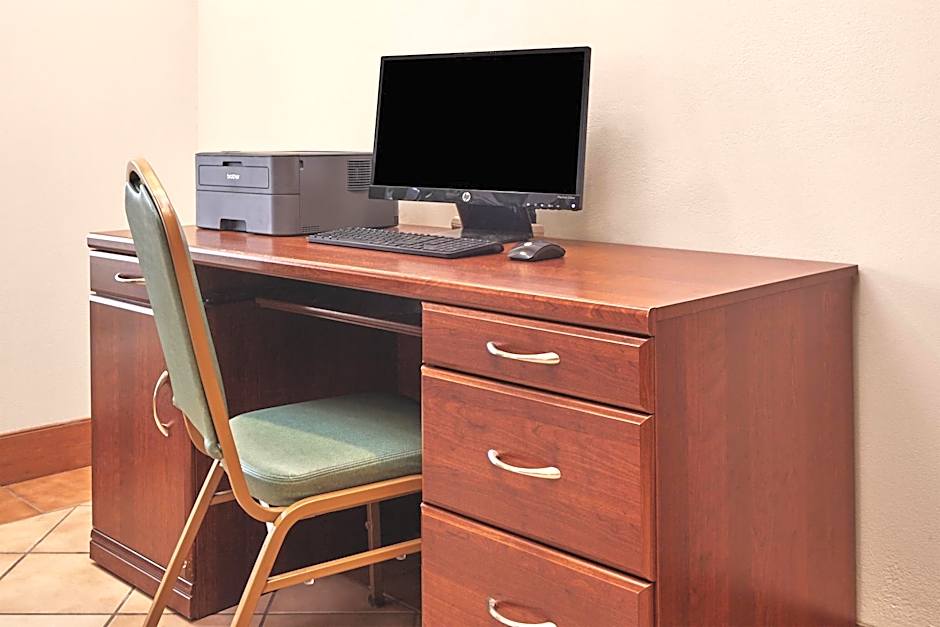 Howard Johnson Hotel Madison – Madison, WI
