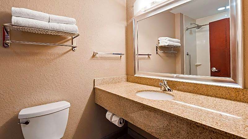 Best Western Plus Hiawatha Hotel