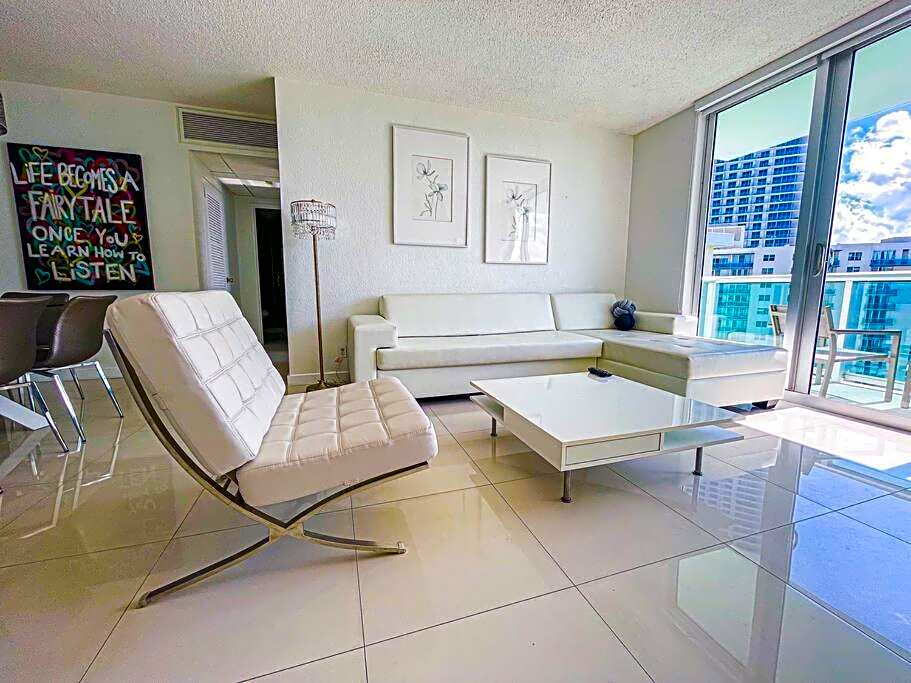 On The Sand - All The Amenities - Hollywood Beach