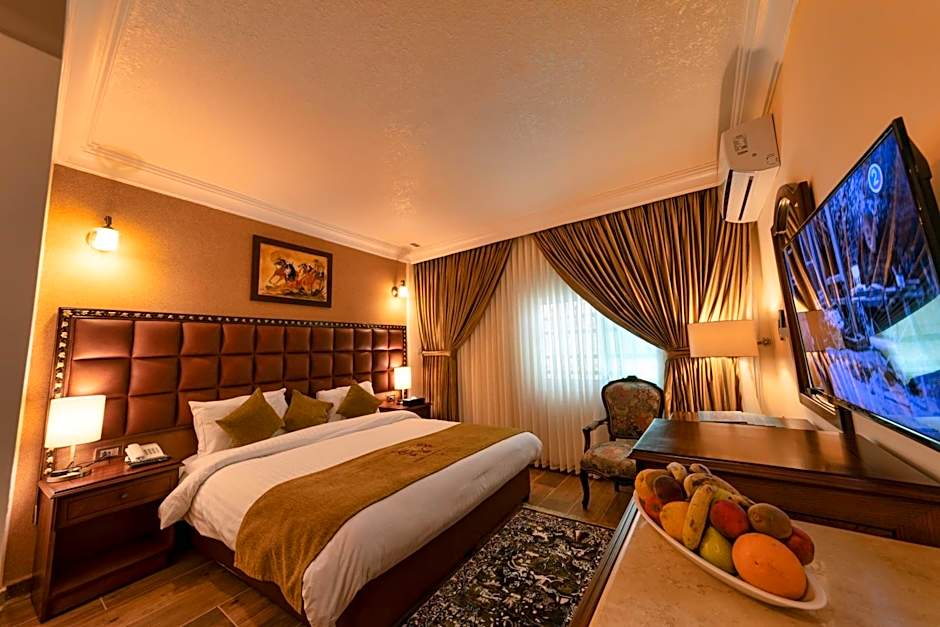 Town Season Hotel