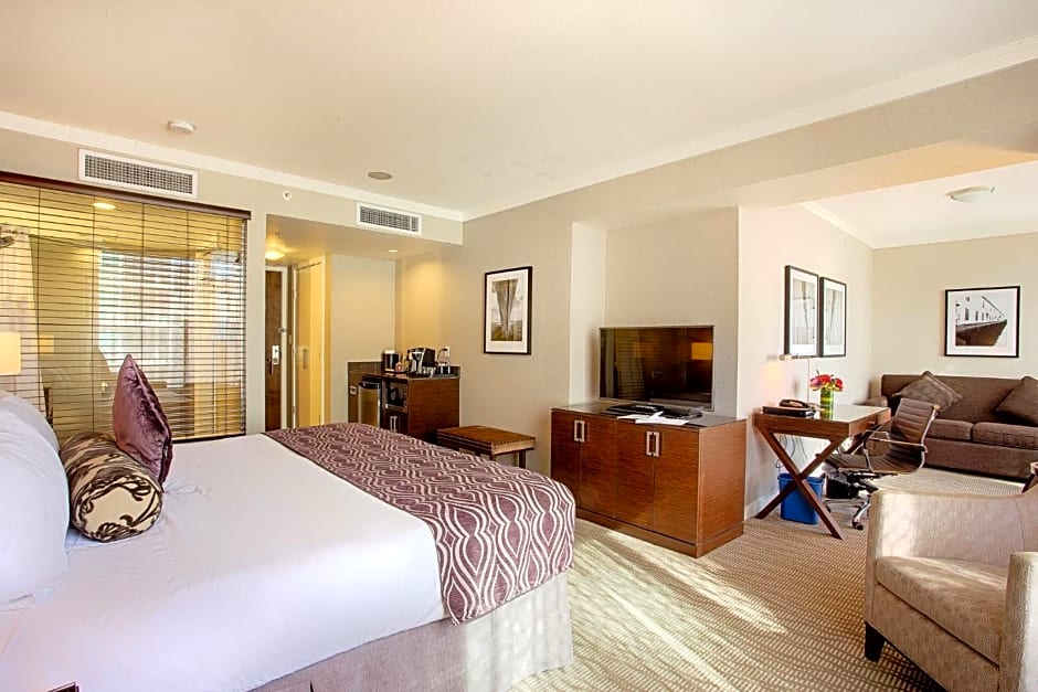 Pinnacle Hotel At The Pier