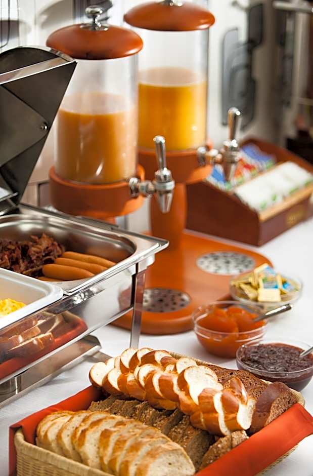 Jade Hotel-Ezüsthíd Hotel