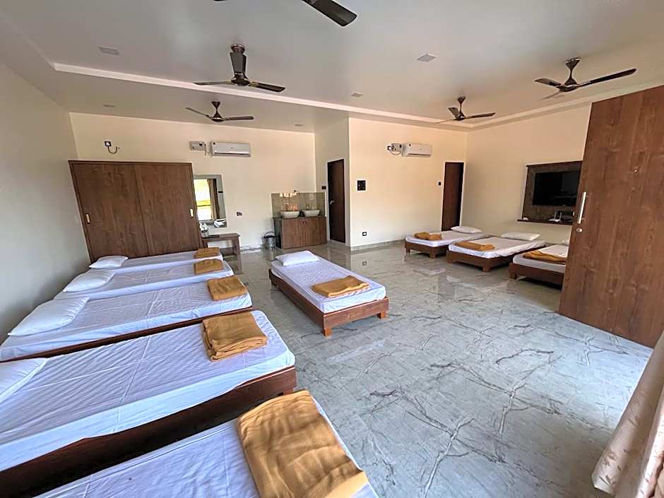 Foto 1 daripada 4 — Dormitory Room