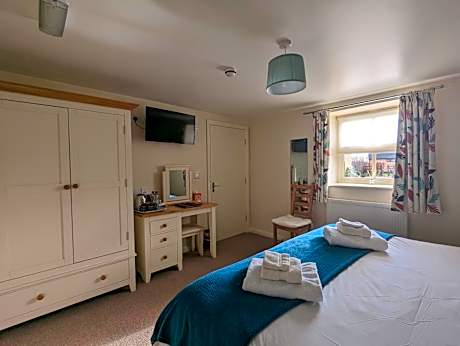 Bainton Room with Shower