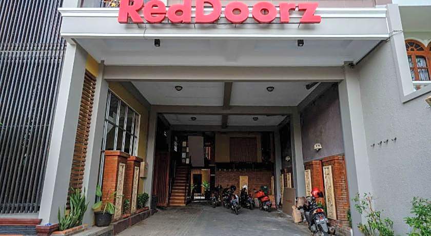 RedDoorz Plus near Amplaz Yogyakarta