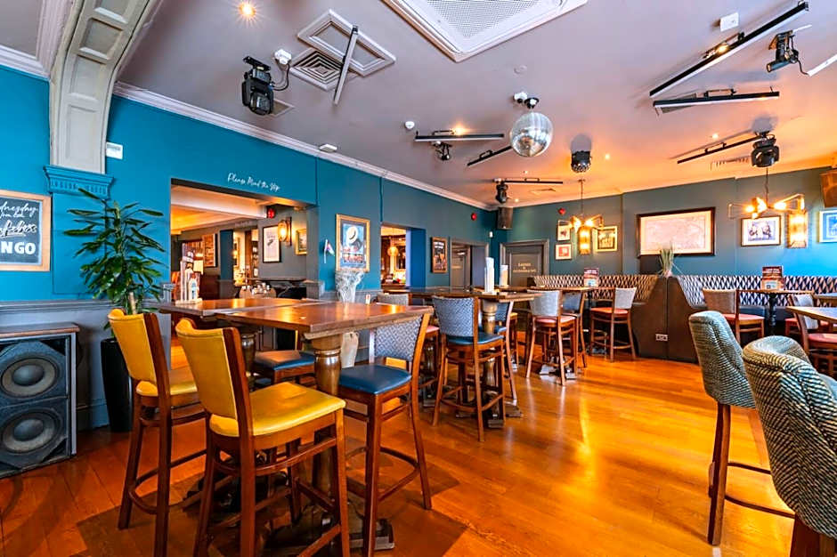 OYO The Red Lion Hotel