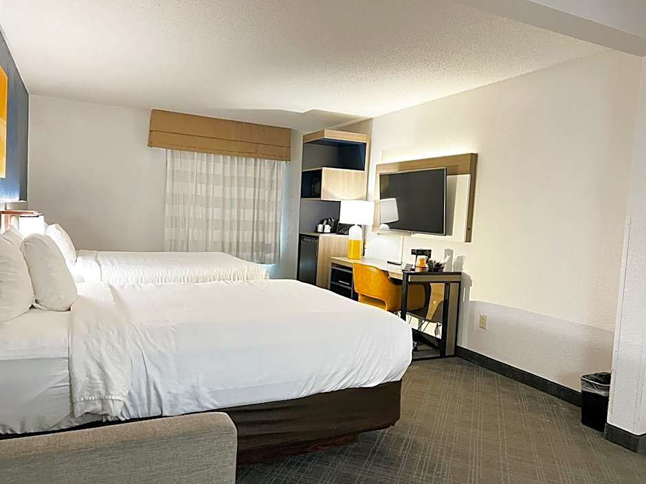 Comfort Inn & Suites Sheboygan I-43