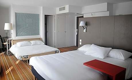 Standard Suite with 1 Double Bed and 2 Single Beds