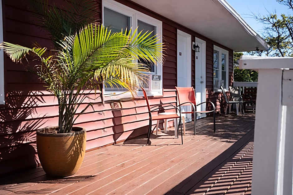The Burgundy Inn Hotel and Apartments