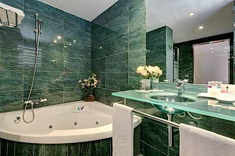 Junior Suite with Jacuzzi