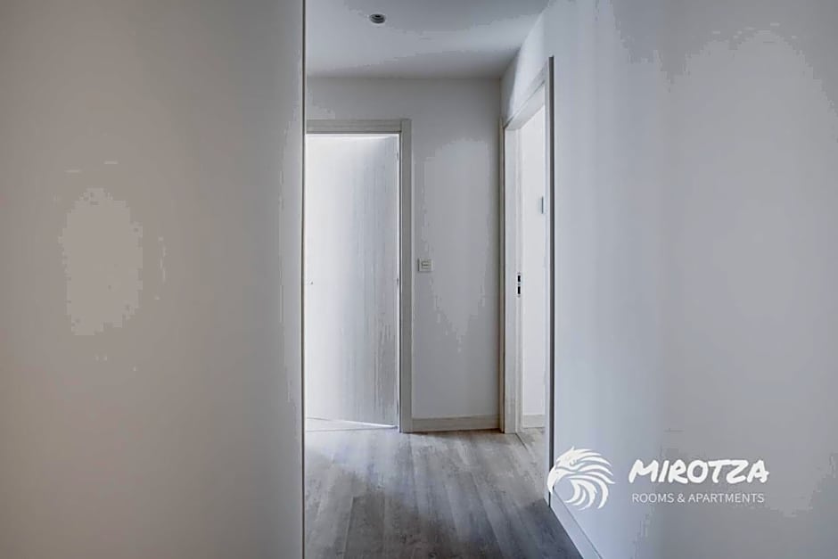 MIROTZA ROOMS AND APARTMENTS