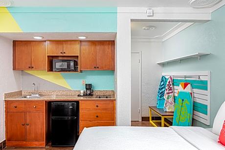 Deluxe Room with Pool View