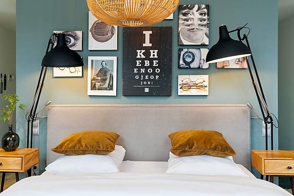 Eye Hotel