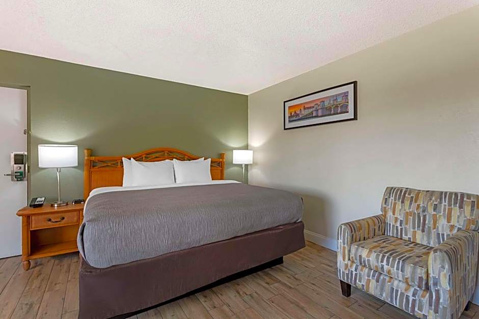Quality Inn & Suites St Augustine Beach Area