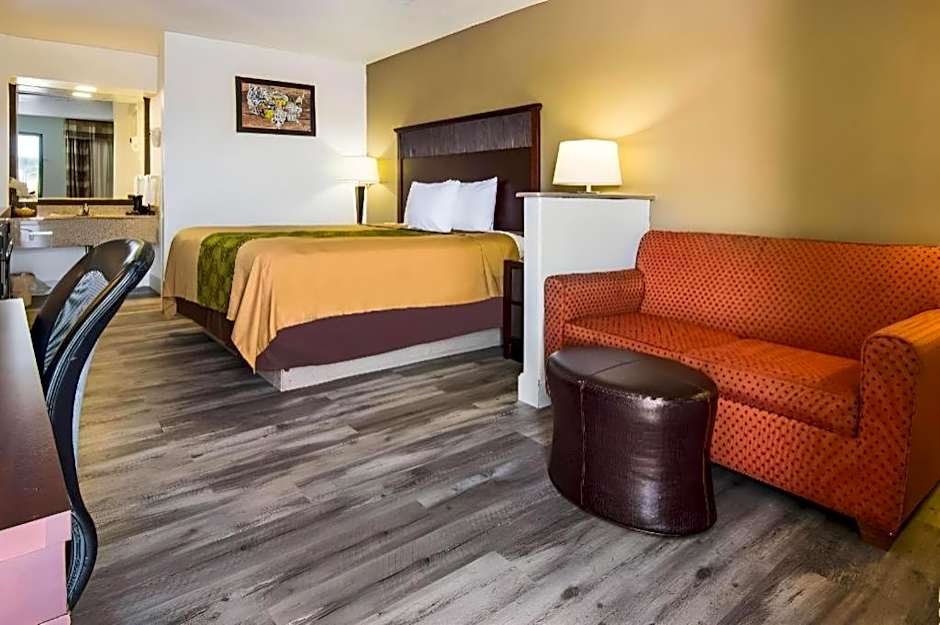 Econo Lodge Inn & Suites Macon North
