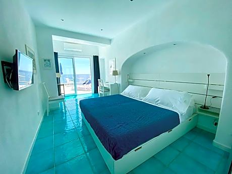 Junior Suite with Terrace and Sea View