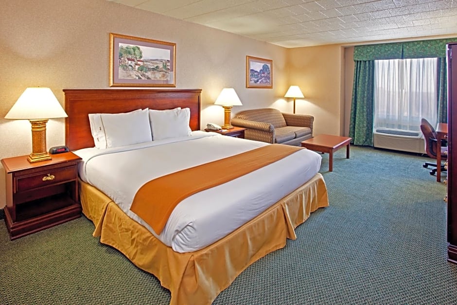 Holiday Inn Express and Suites Pittsburgh West Mifflin