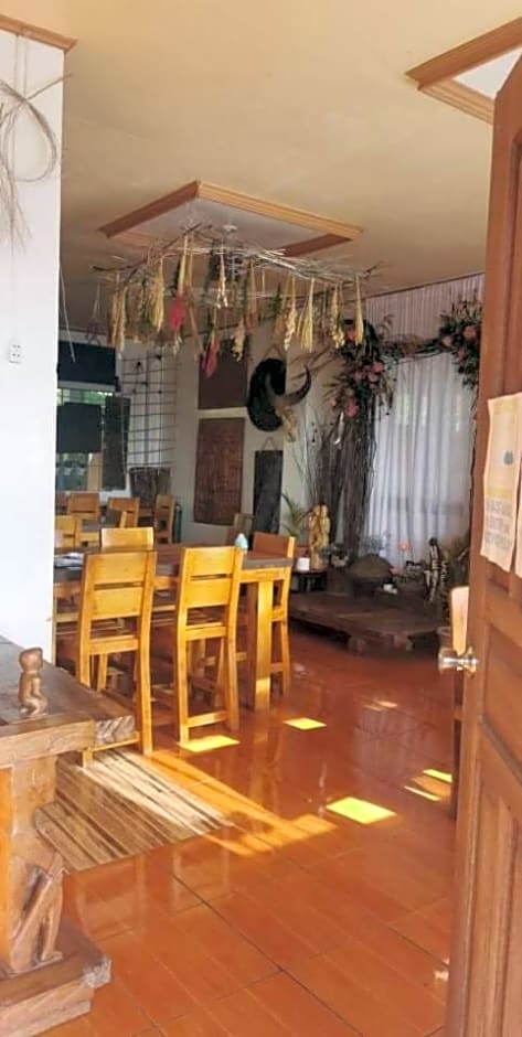 7th Heaven Lodge and Cafe