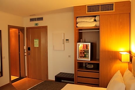Superior Double Room (2 Adults + 1 Child )