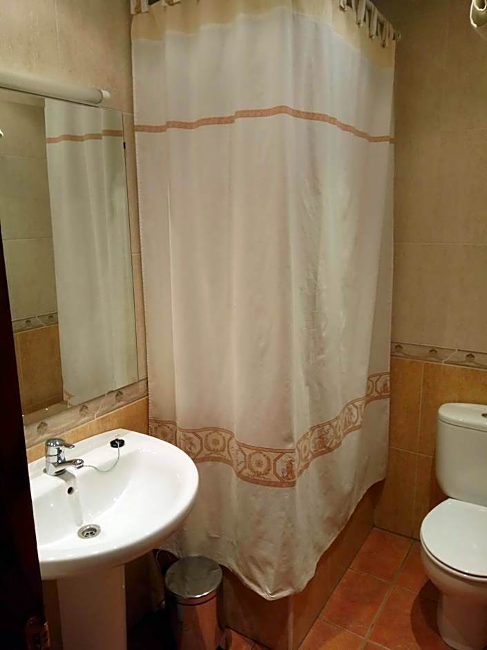 Hostal Restaurante Raton