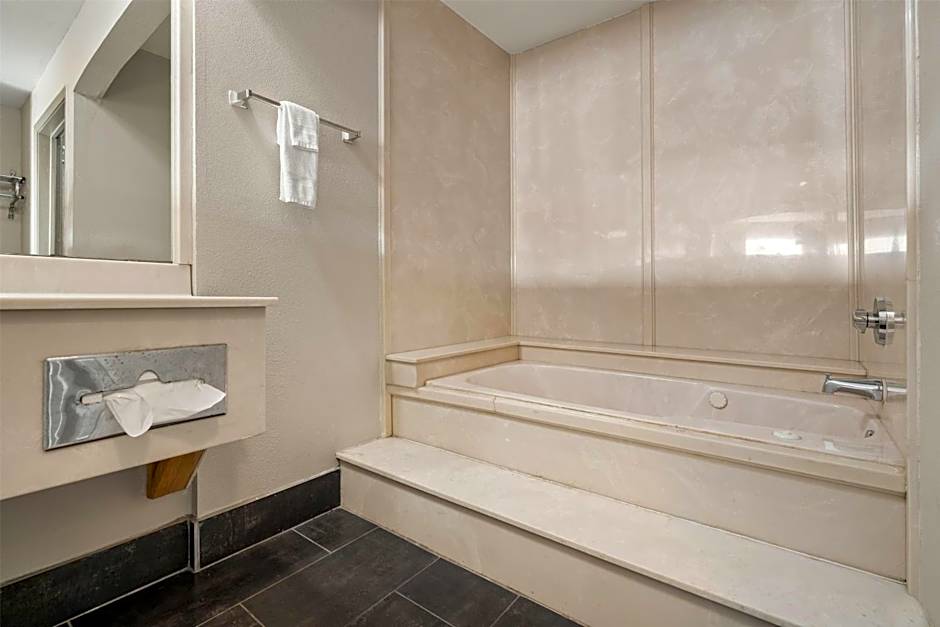 Days Inn by Wyndham Nacogdoches/SFA University/Downtown