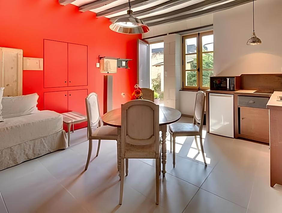 Le Chateau de Candes, sa Tour et ses Suites.