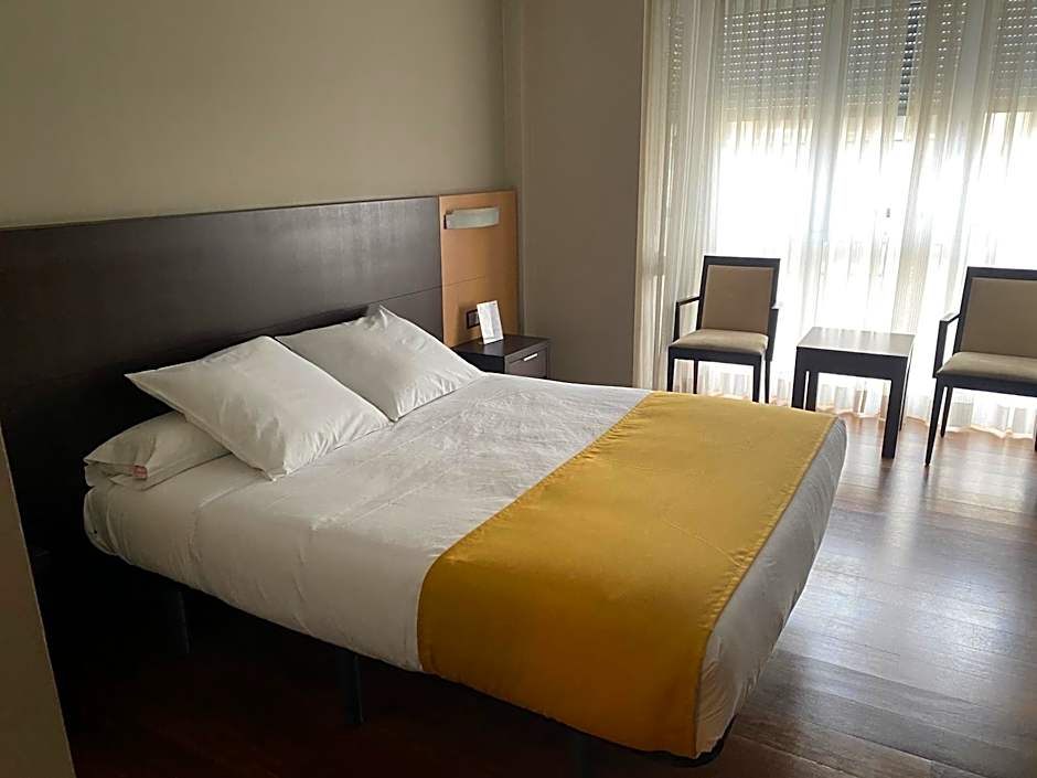 Photo 1 of 8 of 1 Double Bed or 2 Beds