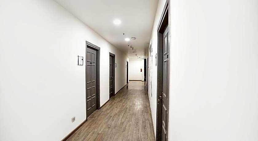 Townhouse Sector 49 Near Logix city centre