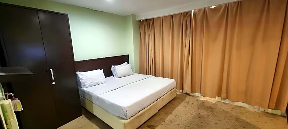 Photo 1 of 7 of Deluxe 1 King Bed