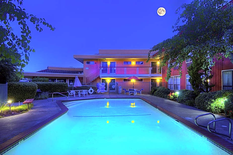 Days Inn by Wyndham Mountain View