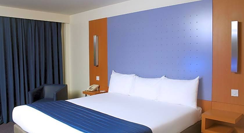 Ramada London North M1